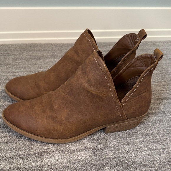 Universal Thread Shoes - Universal Thread Brown Suede Chelsea Ankle Booties